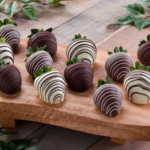 12 Scrumptious Chocolate Dipped Strawberries